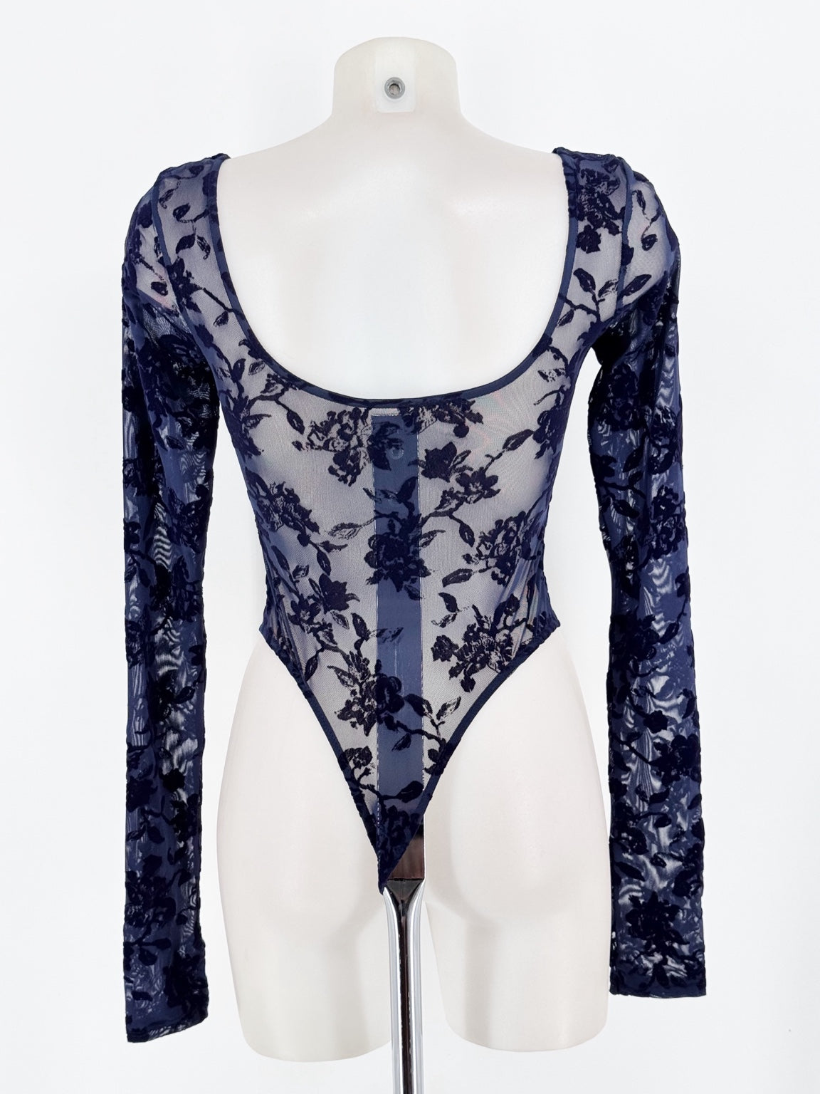 Body Celeste azul marino de tul bordado, vista de espalda