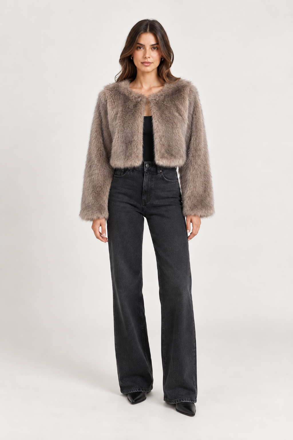 Chaqueta Bianca de pelo taupe MIAyMIA vista frontal