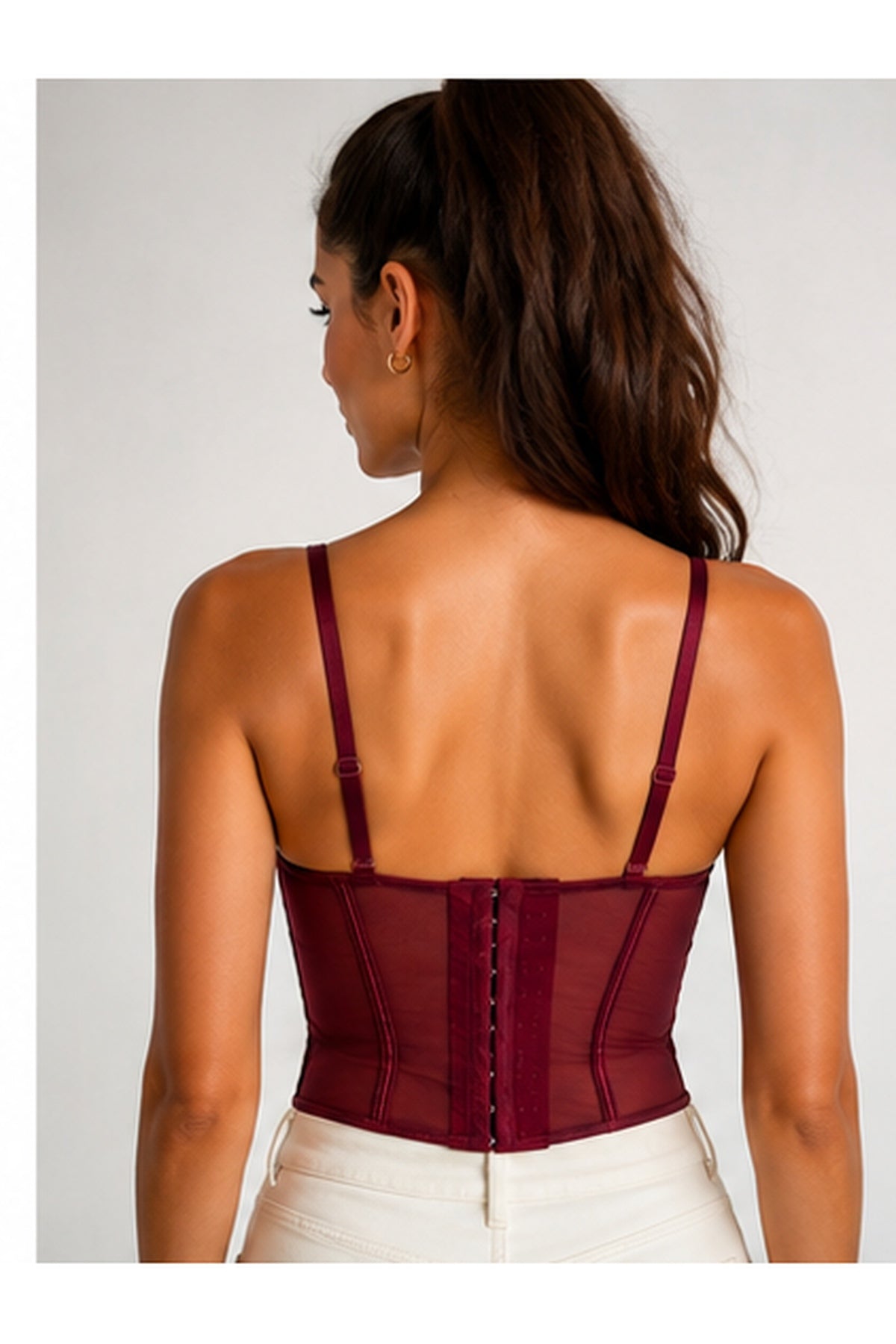 Top Corset Encaje burdeos vista trasera en modelo MIAyMIA