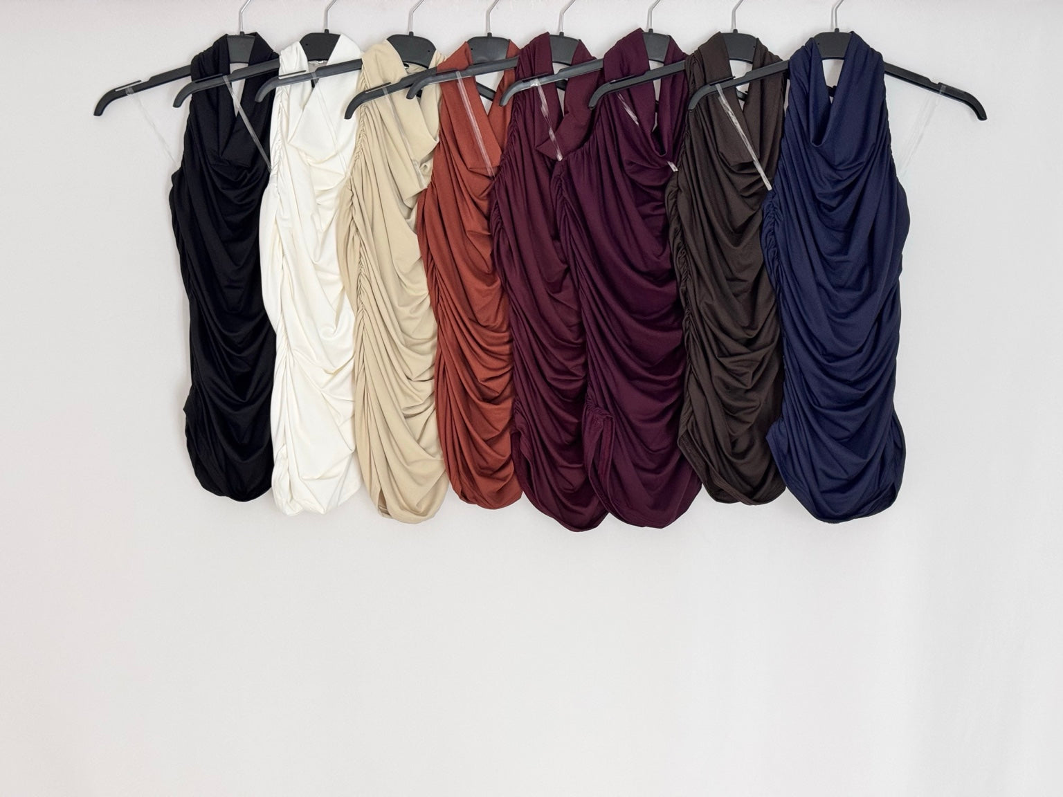 Top Halter Capri disponible en varios colores