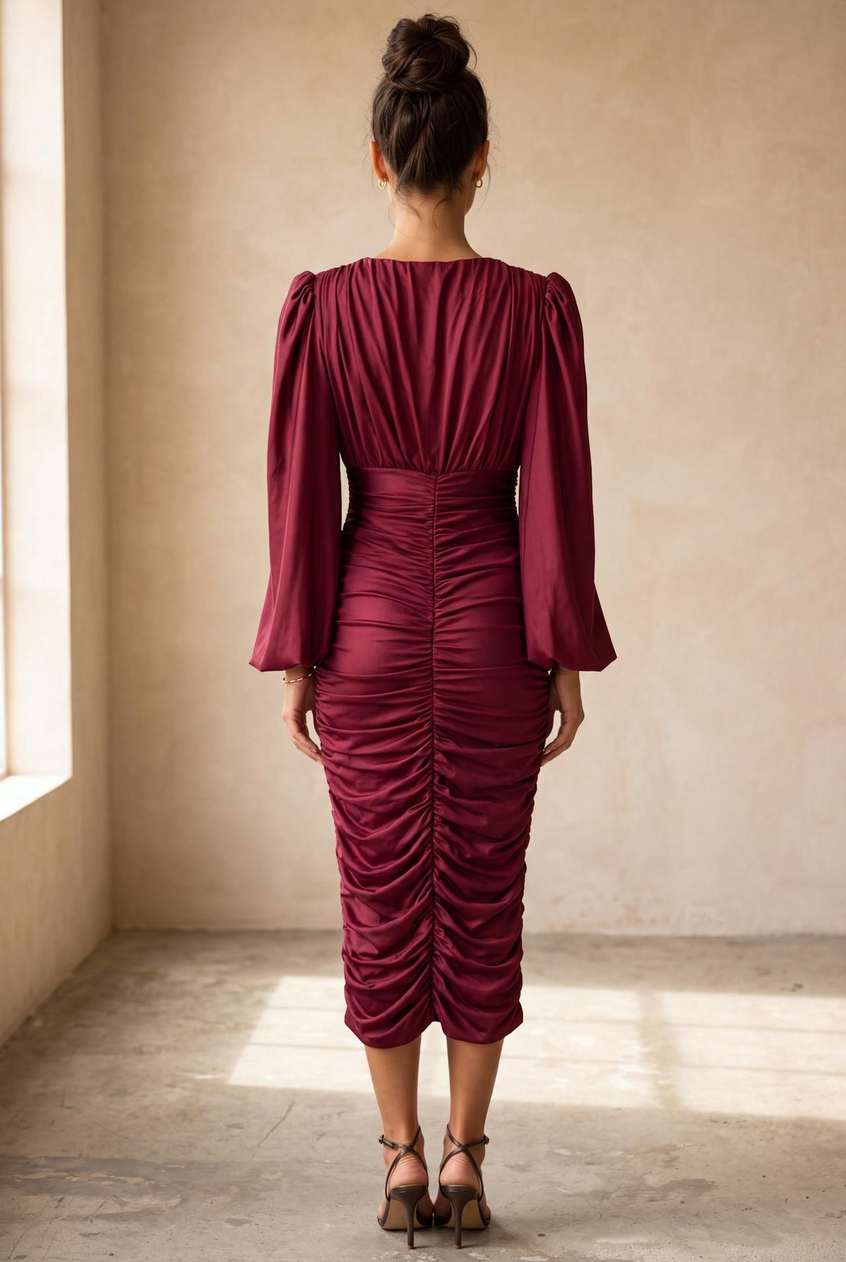 Vestido Diletta largo vino MIAyMIA vista de espalda