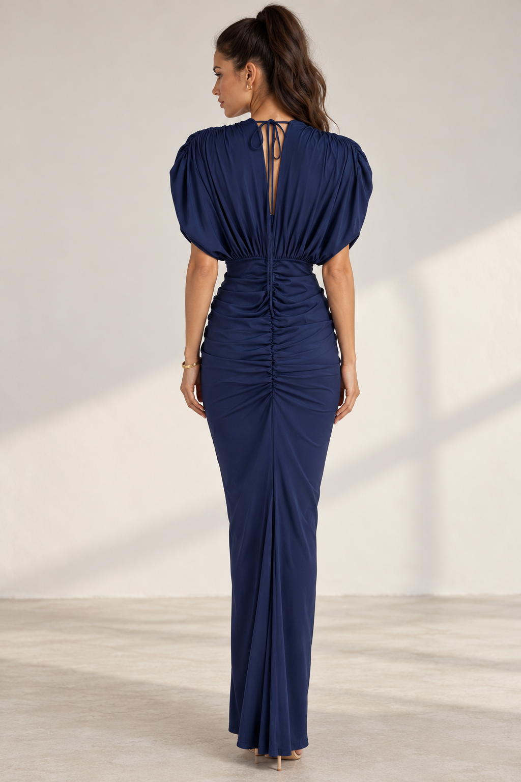 Vestido Ambra largo azul marino MIAyMIA vista de espalda