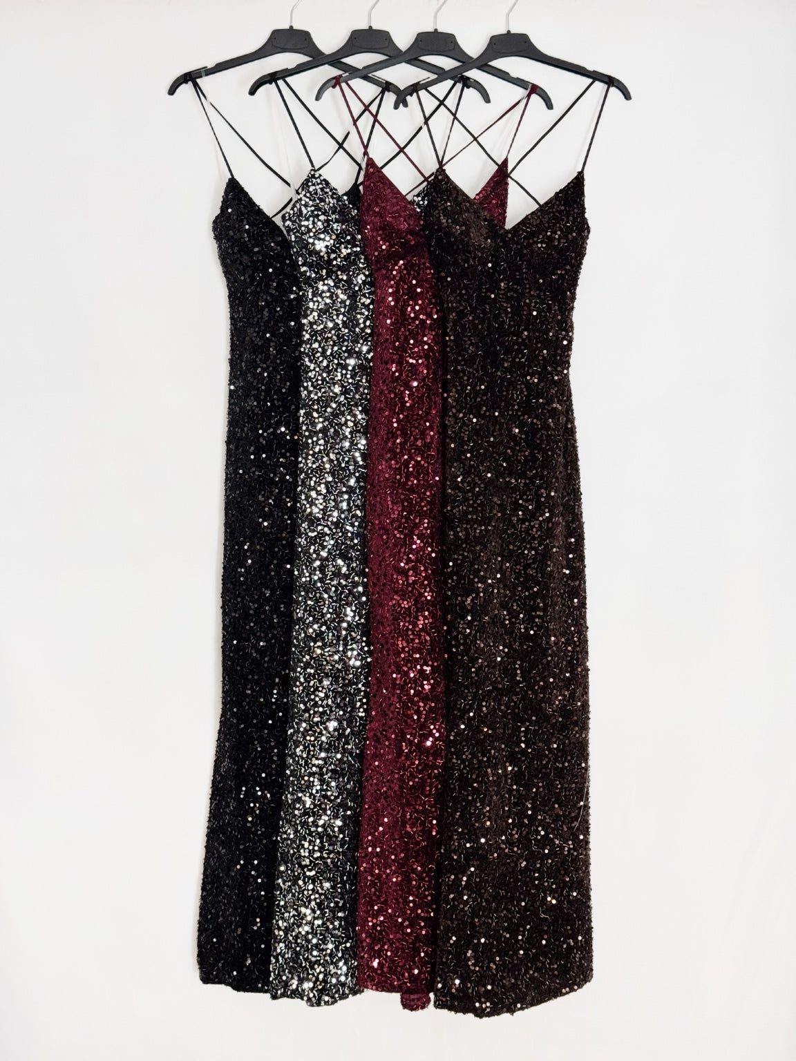 Vestido Lucilla de lentejuelas colores negro plata burdeos y chocolate