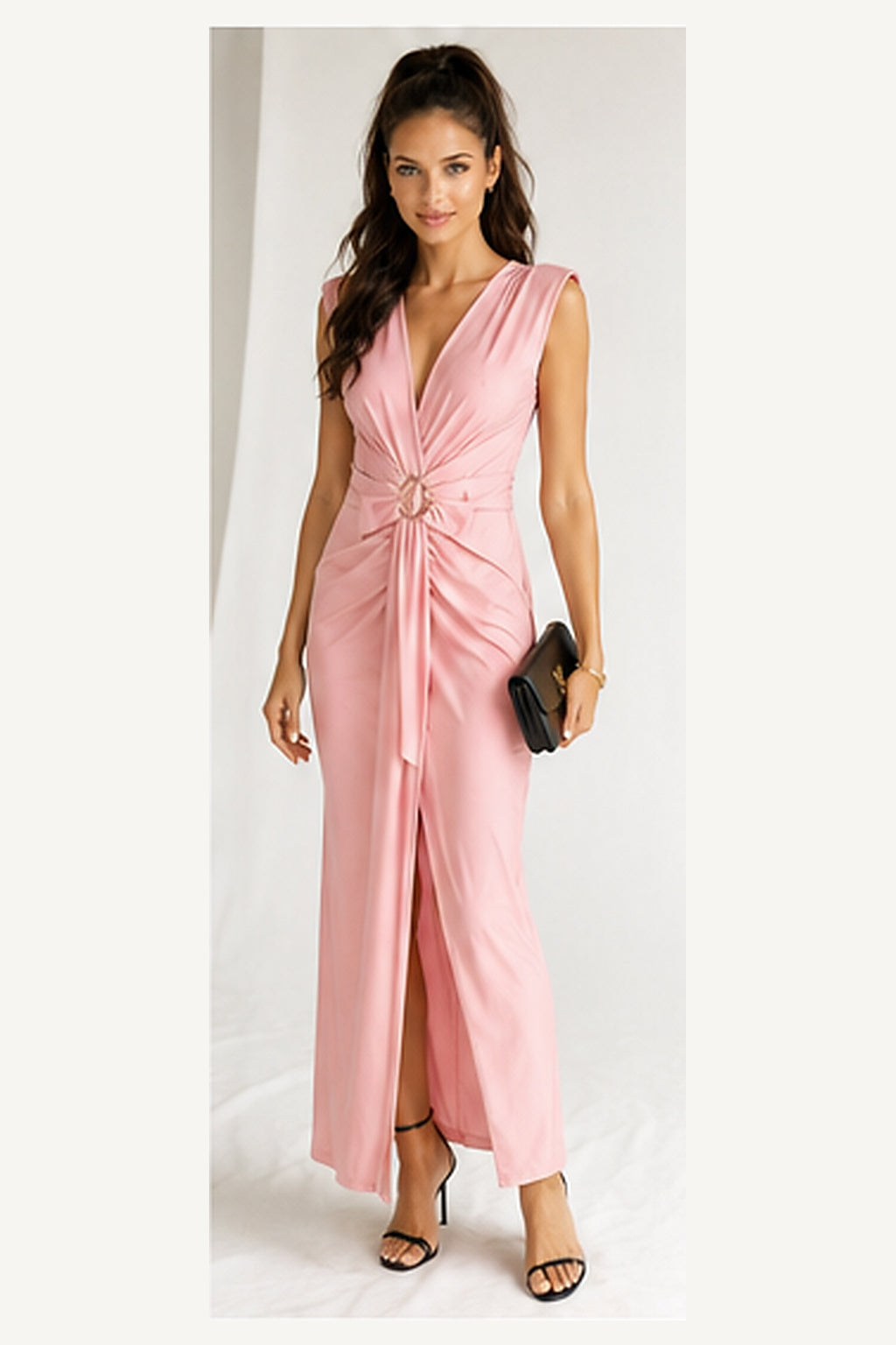 Vestido Sorrento rosa puesto en modelo