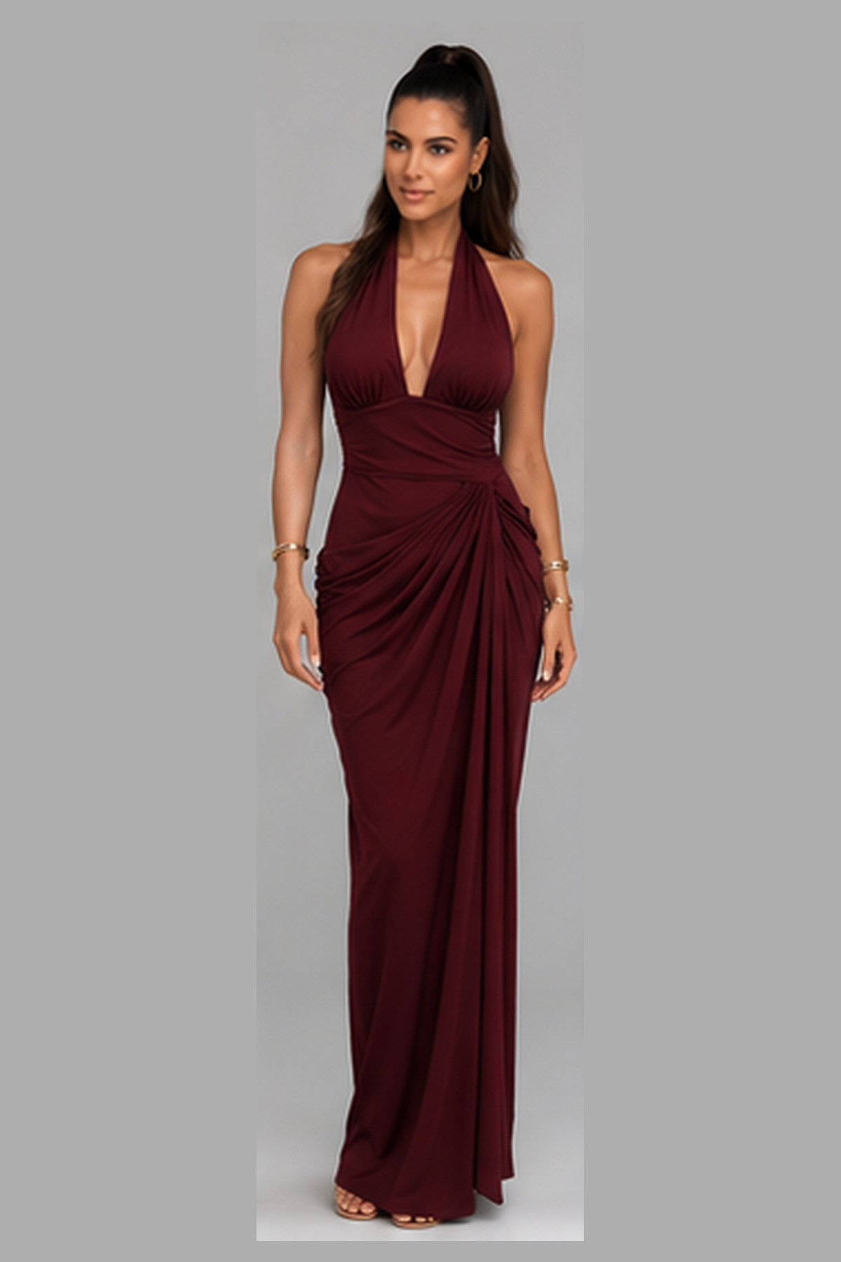 Vestido Vittoria burdeos en modelo - vista frontal
