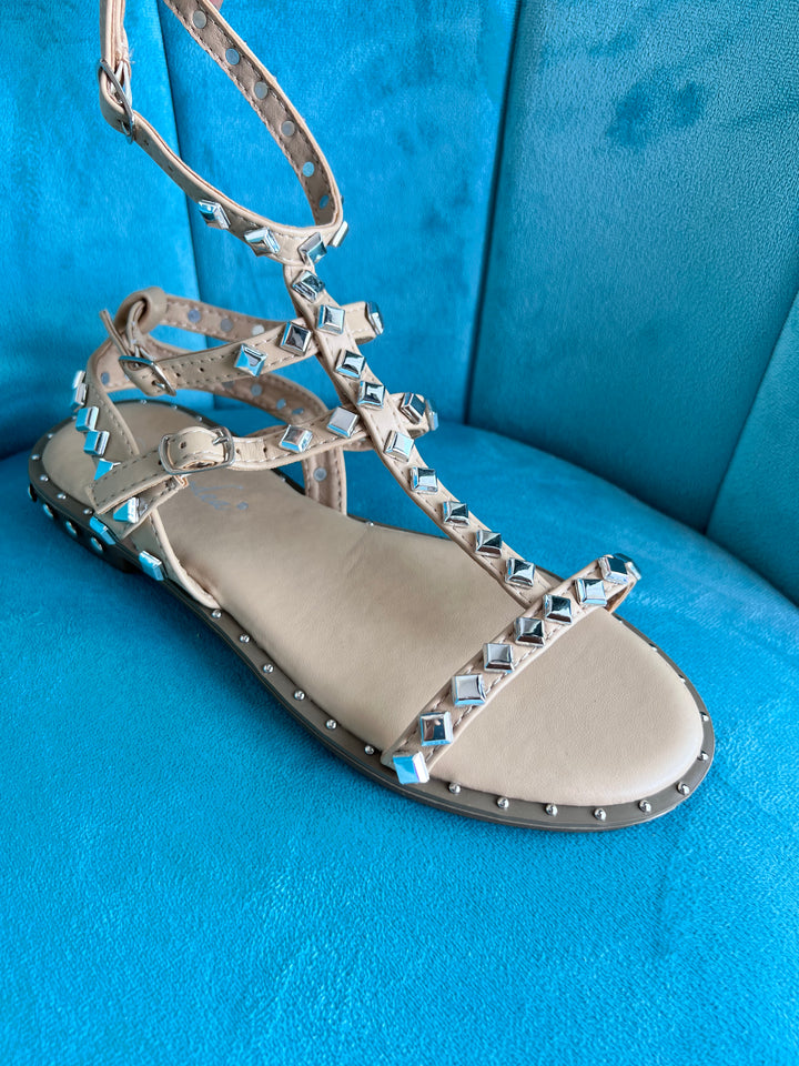 Sandalia Beige tachuelas